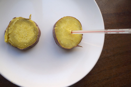 すべての芋が一定の温度になってから食べ比べるなど工夫もしたのですが、うまいこと違いはあぶり出せず