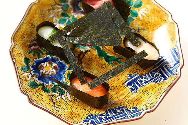 ライター松本さんから「今度の記事、寿司とイングレスどっちがいいですか」と連絡があって数日後、まさかのあわせ技原稿が届きました。「寿司の間に海苔を掛けて陣地を広げる」等さらに謎が深まります(石川)