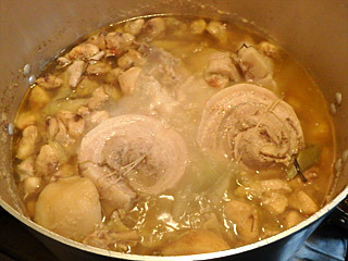 鶏のボンジリをたくさん入れたスープを作ったんですよ。