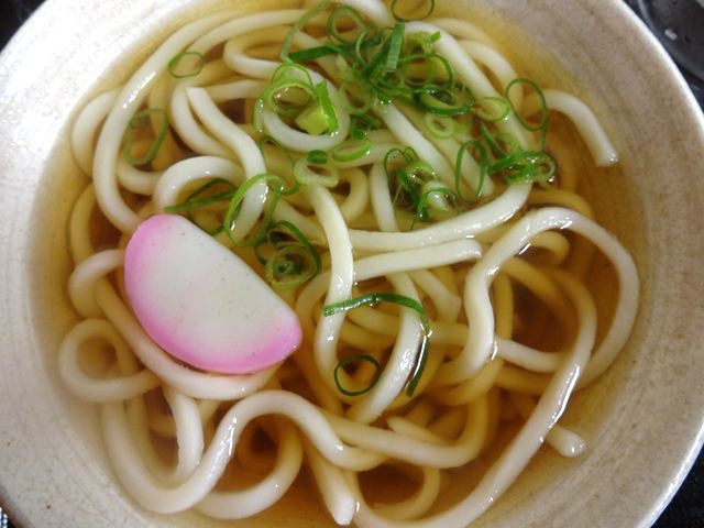 大阪のうどんは「スープ扱い」でした。