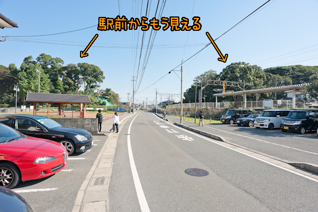 最寄り駅は鹿児島本線のその名も水城駅。駅降りたらもう見える。