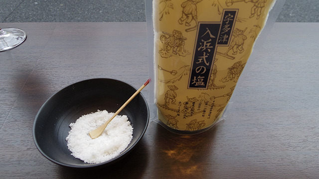 入浜式の塩。香川県で300年の伝統を誇る入浜式の塩。やらかい味が特徴。