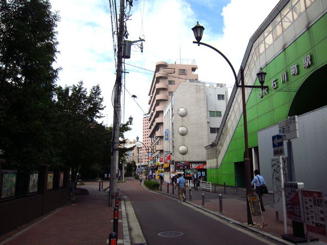 JR石川町駅北口を出て歩いていく