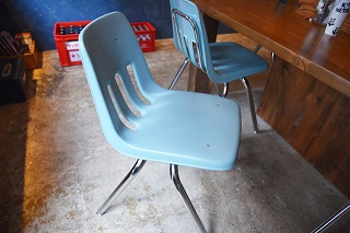「メタルの登竜門」でありたいとの思いから、アメリカの学校で使うような椅子を採用している