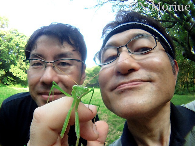 虫とツーショットを撮る写真家森上信夫さんに話を聞きました。虫のインパクトに負けない、おっさんの高いテンションを御覧ください。夏休みに真似してやってみよう。(藤原) 