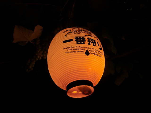 河川敷の駄菓子屋にビールの提灯が灯る（！？）