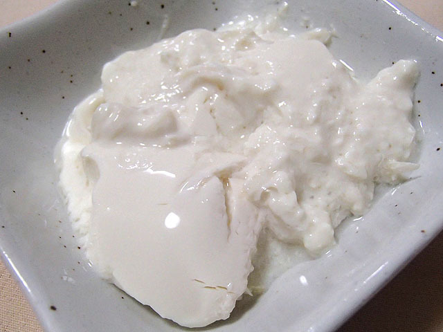 ベジタリアンの間で流行っているという豆乳に切干大根を入れて発酵させるヨーグルト作りに挑戦、できました！ 他の乾物ではできない模様。