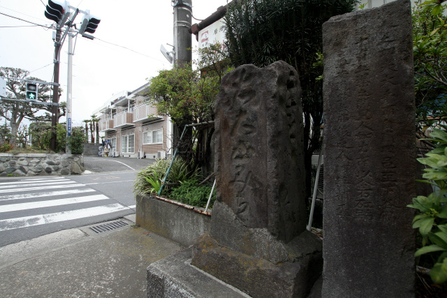旧田村十字路にも、大山道の道標が残っていた