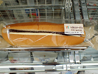 普通のコンビニにもあんこを挟んだパンが売られていた。いやこれは関東でもあるかな？