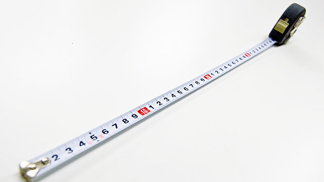 メジャーの代わりに体の一部で長さを測る デイリーポータルz