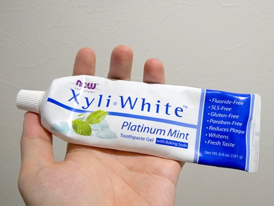 最近はアメリカのパパイン酵素で歯が白くなるという触れ込みの歯磨き粉を使ってます。白くなってません。
