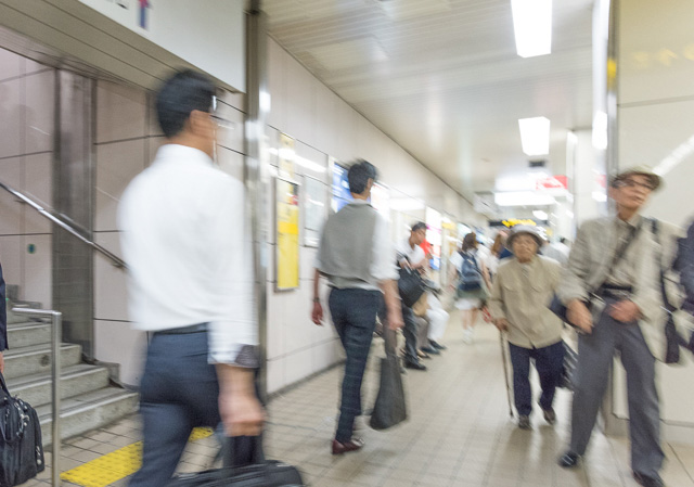 そのまま谷町線に乗って東梅田へ。この日中に新幹線に乗って東京へ帰る予定だったので、ここで終了。東梅田駅は食べ物の匂いが強く、かつ人も多くて路線の香りを感じることができなかった。もうへとへだったし。