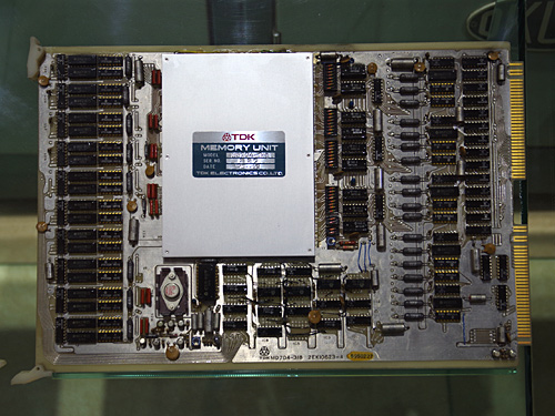 1972年には世界で初めて独自開発したミニコンピュータを搭載。ただし記憶容量はまだ64キロバイト。