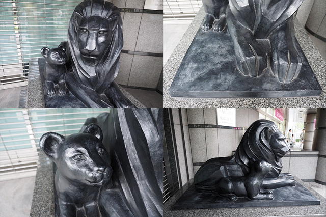 スクエアな彫り具合が特徴。子ライオンのまなざしがすごくかわいい。