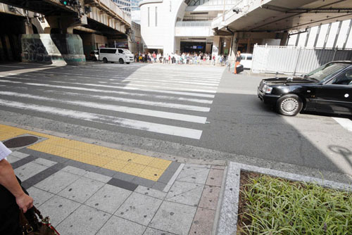 大阪のニュース映像によく登場する、御堂筋口の横断歩道