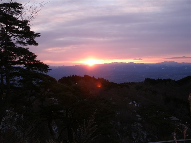 金剛山から望む朝日