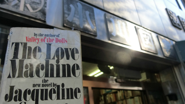 この本を選んだ理由は「Love Machineだ！モーニング娘。だ!!」となったからだ。