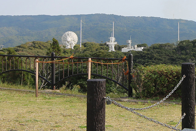 打ち上げ後のロケットをレーダーで追跡する施設も宇宙ヶ丘にある。パラボラかっこいい。