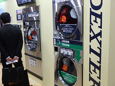 コインランドリーでは洗濯機よりも乾燥機を使う人が多く、機械も乾燥機の数を多くしている。7：3ぐらいの比率。