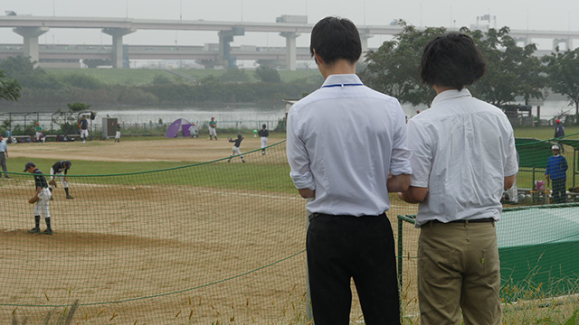 スカウトマンに扮して野球を見ていると、野球をしている子どもたちの雰囲気がピリッとしたそうです。