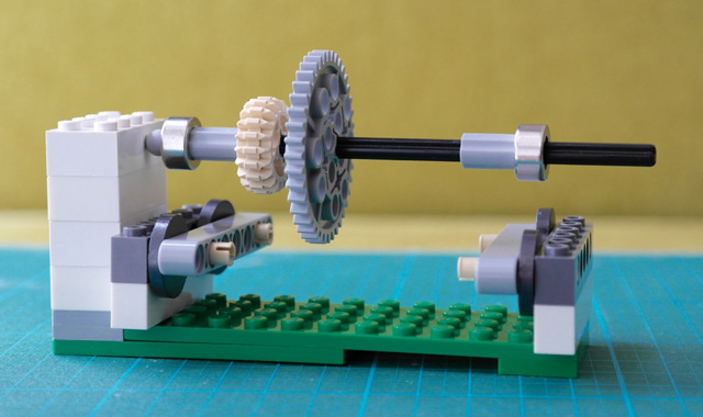 磁石でレゴの歯車を浮かせている。