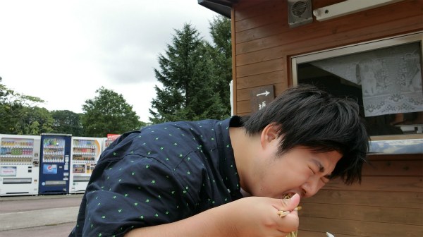 北海道でユニクロ着れなかった江ノ島さんは、暖を取るためにカレーうどん食べてた（こちらの記事より）