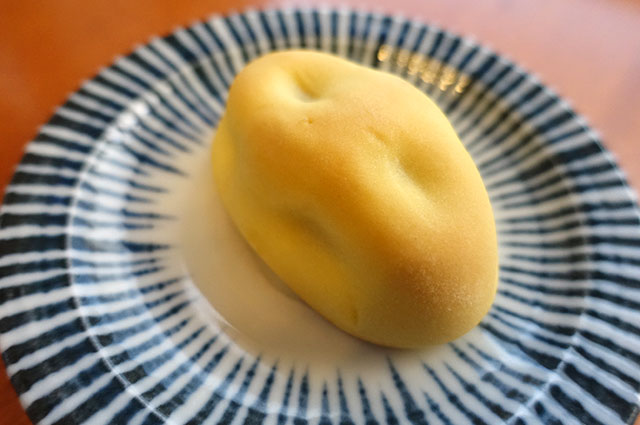 ちなみに芋餡を使った「和風スイートポテト」もあった。栗饅頭の芋版だと思うのだが、「スイートポテト」をうたうということはやはりスイートポテトに人気があるのか。