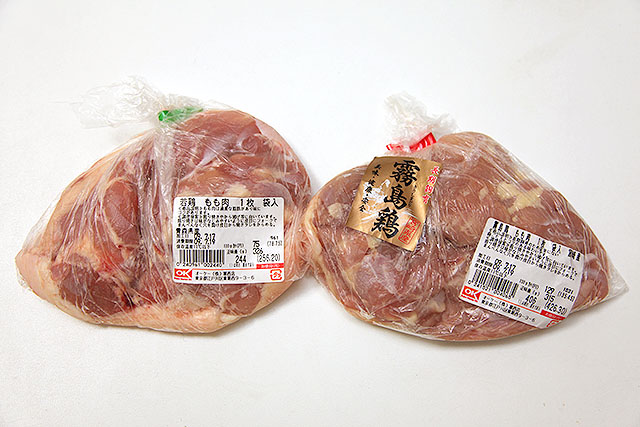 左の普通のもも肉は100gあたり75円。右は霧島鶏。100gあたり129円。