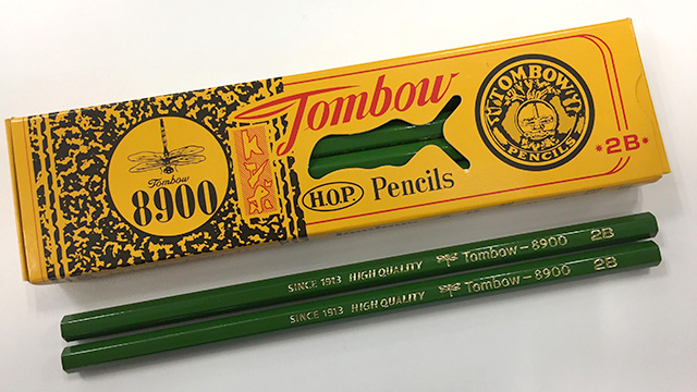 編集部にあったのはトンボの鉛筆。おなじみの商品もみゃくみゃくと生き続けてる
