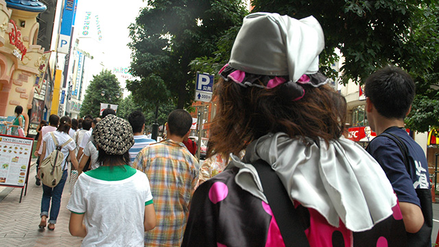 渋谷は祭りのように人がたくさんいるとです