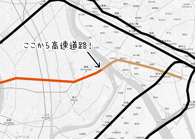 なんとやおら高速道路になってしまって歩行者は江戸川を越えられない。（©OpenStreetMapへの協力者）