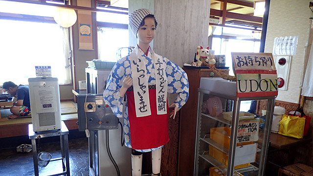 まさかの鳥取で、憧れのうどん生地踏みロボットふみちゃんに逢えました。