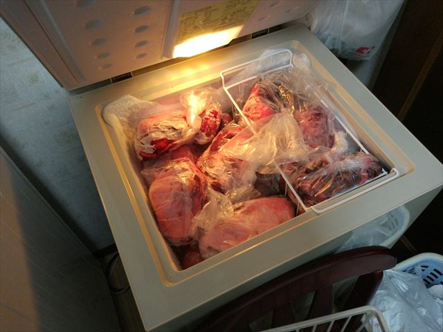 叔父が自ら獲ったイノシシの肉がみっちり！