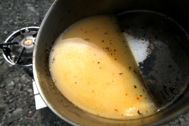 このスープがたまらなく美味。ご飯をぶち込んでもうまいだろう