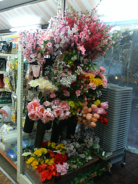 ��100�~�V���b�v�ŋ����炫��