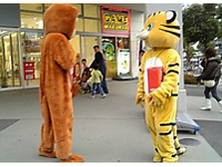 ���߂���