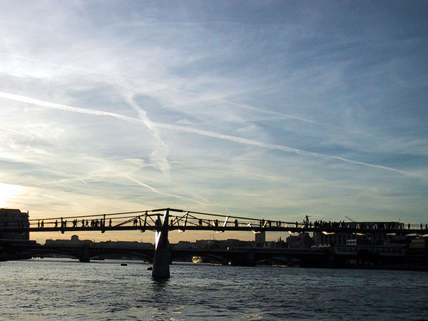 �~���j�A���u���b�W�Ɣ�s�@�_