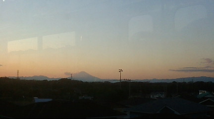 �O�Y�C�݉w�̎ԑ�����