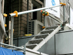 中野新橋の仮設階段