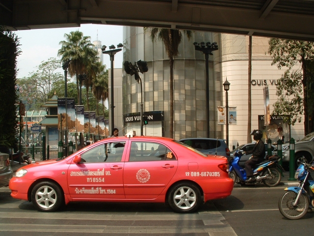 �^�C�̃^�N�V�[�͂ǃs���N�B