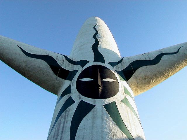 �����������A�C�c�̔w��