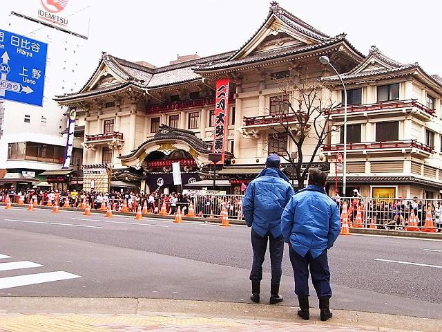 �̕�����O�œ����}���\���𒭂߂�z�n�̐l