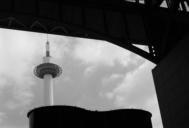 ���s�^���[����������