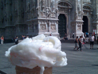 ���~���m