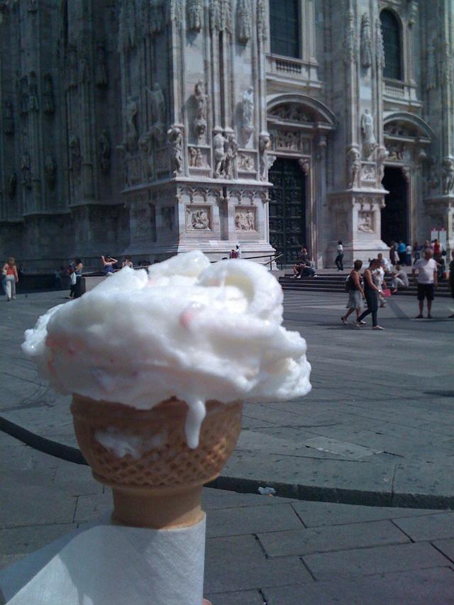 ���~���m