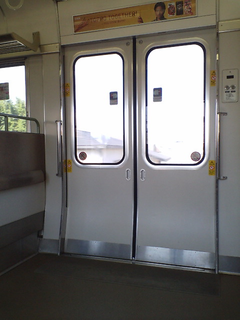 �d�Ԃ̔��ɂǂ����Ō������Ƃ���L�����N�^�[�݂����Ȃ̂�����