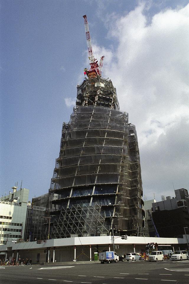 �������܌��z��