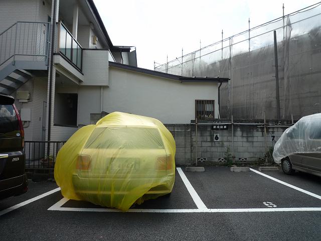 �x�[���ɕ�܂ꂽ�J�[