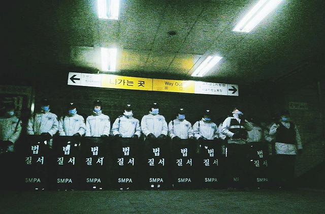 �n���S�̊K�i�����������炢���Ȃ�R���ɑ������Ăт����肵��