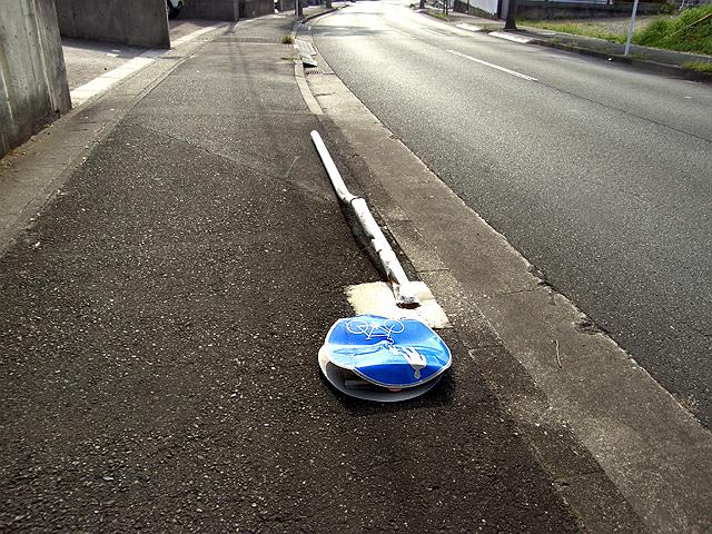 ���s����